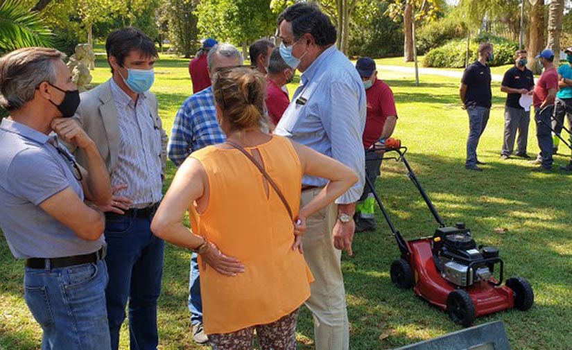 100.000 euros para la renovación de maquinaria y herramientas para la conservación de parques y jardines en Sevilla