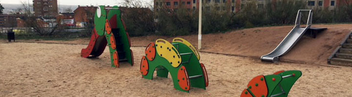 Los toboganes infantiles de Mobipark son el complemento perfecto para el juego al aire libre