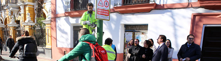 Sevilla inicia una campaña de señalización específica en los carriles bici que discurran en entornos escolares
