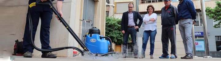 Vila-Real realiza una limpieza piloto con maquinaria especial de bajo consumo de agua y excelentes resultados