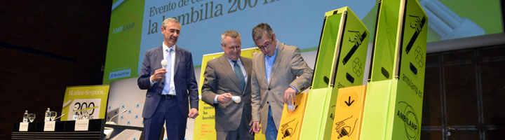 Hugo Morán, Secretario de Estado de Medio Ambiente, recicla la bombilla 200 millones para AMBILAMP
