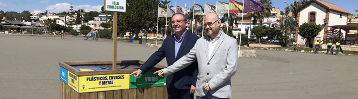 El Consorcio de Residuos de Málaga instala puntos de recogida de papel, envases y vidrio en 11 playas de Vélez-Málaga