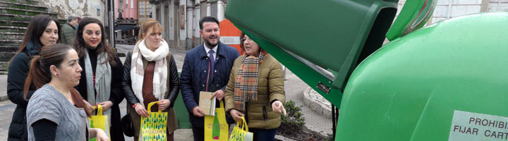 La Xunta de Galicia prevé incrementar las tasa de reciclaje de vidrio del sector hostelero en Melide con la iniciativa 'Horeca'