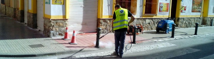 Sant Joan dice basta al deterioro del mobiliario urbano debido a la acción corrosiva de los orines de perro