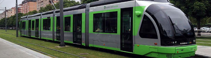 Vitoria aprueba la ampliación del tranvía al sur y el arranque del bus exprés