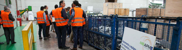 Productores de AMBILAMP y AMBIAFME visitan la planta de reciclaje de RAEEs de Recybérica Ambiental