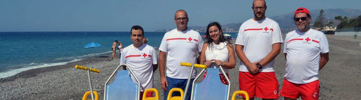 Motril mejora la accesibilidad de sus playas con el servicio de baño adaptado