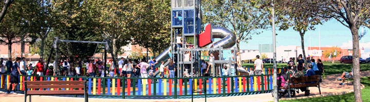 Gran afluencia en la inauguración del parque Víctimas del Terrorismo de Boadilla del Monte tras su remodelación