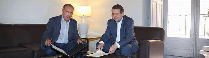 AMB, RCxB y FEMP firman un convenio para el impulso de la bicicleta