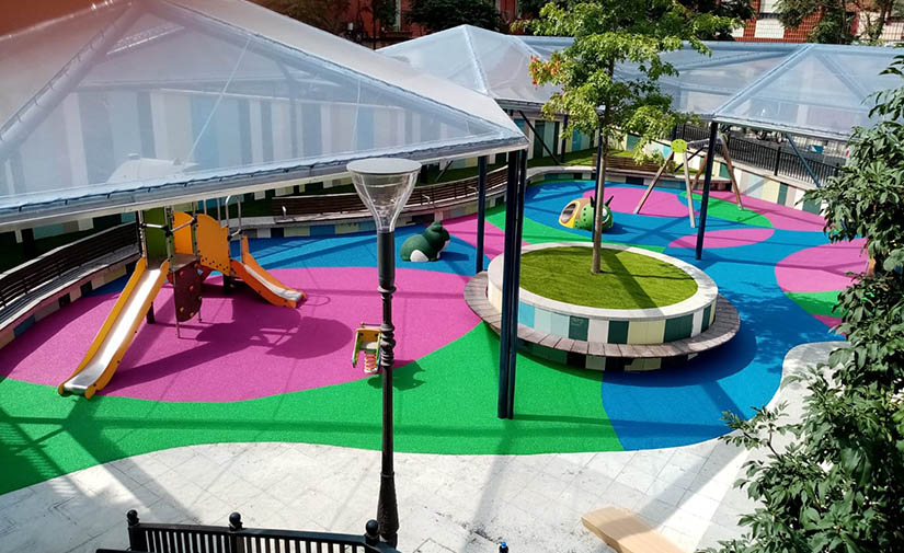 Abre al público la nueva área infantil de la Plaza Jesús Insausti 'Uzturre' de Bilbao