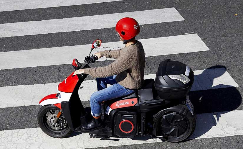 ACCIONA arranca su servicio de motos eléctricas compartidas en Málaga