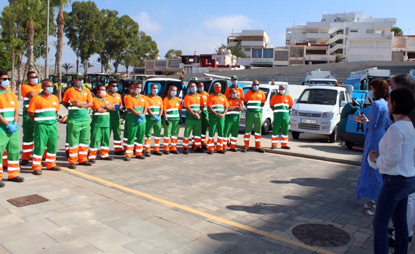 Águilas presenta la nueva flota de  vehículos del servicio de limpieza viaria y recogida de residuos