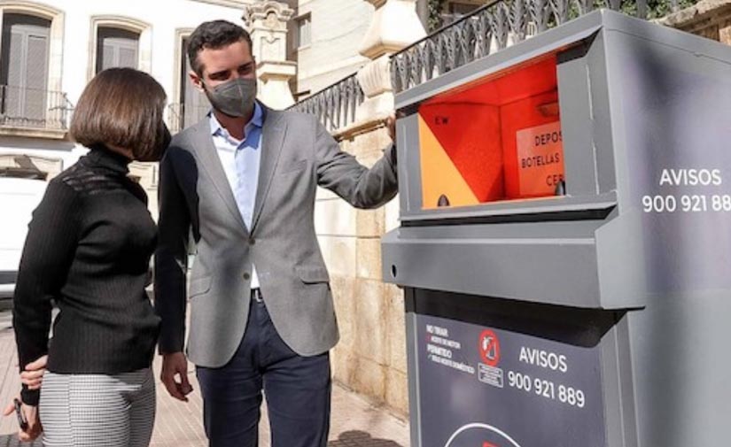 Almería continúa fomentando el reciclaje con la instalación de contenedores de aceite doméstico usado