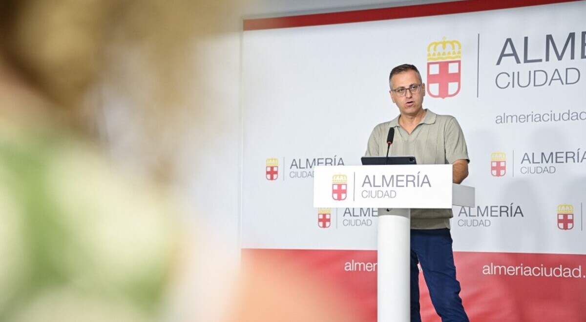 Almería destinará 193 millones a modernizar el servicio de limpieza viaria y de playas durante los próximos siete años