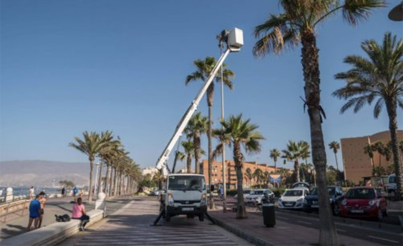 Almería renovará las luminarias de los paseos marítimos desde el Cable Inglés hasta La Fabriquilla