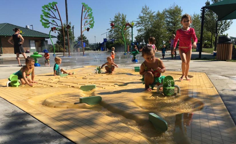 Áreas verdes urbanas con parques de agua integrados