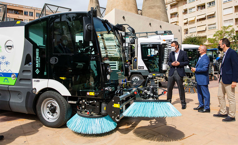 Arranca el nuevo servicio de limpieza en Elche, uno de los más modernos, mecanizados y sostenibles del país