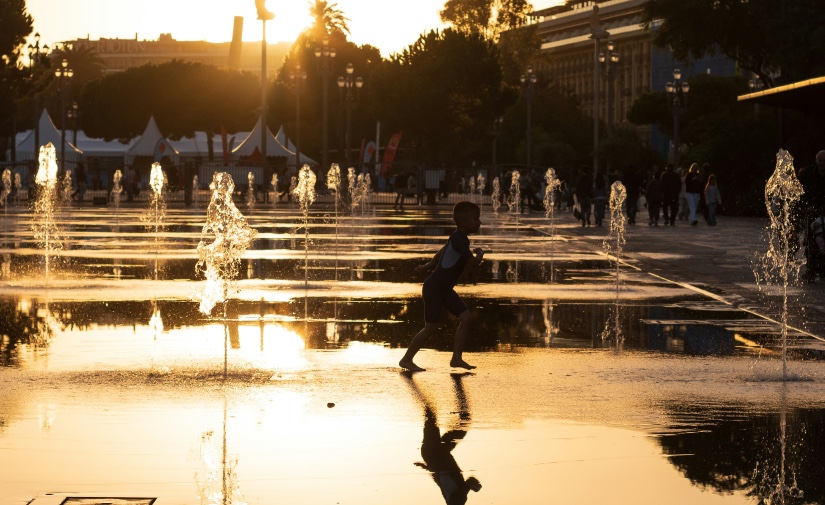 Barcelona duplicará este verano los juegos de agua para combatir las altas temperaturas
