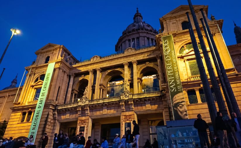 BENITO URBAN ilumina tres edificios emblemáticos de Cataluña con tecnología RGBW por el Tour de Francia