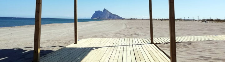 La Linea comienza el dispositivo de manteniendo de playas: socorrismo, limpieza, nuevo equipamiento, mantenimiento y seguridad