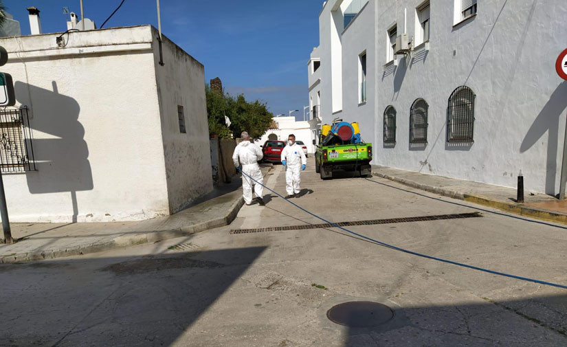 Comienzan las tareas de desinfección en calles y edificios de 40 poblaciones de Cádiz