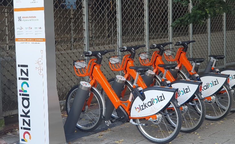 De piloto a referente: el sistema público de bicis eléctricas de Bizkaia crece con más estaciones, municipios y servicios inclusivos
