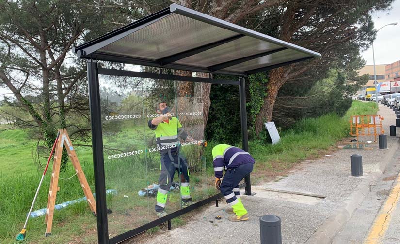 El Ajuntament de Riudellots de la Selva instala marquesinas de autobús Evolution