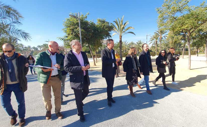 El alcalde de Elche destaca que “el nuevo ajardinamiento de la UMH posibilita una mejor conexión con la ciudad”