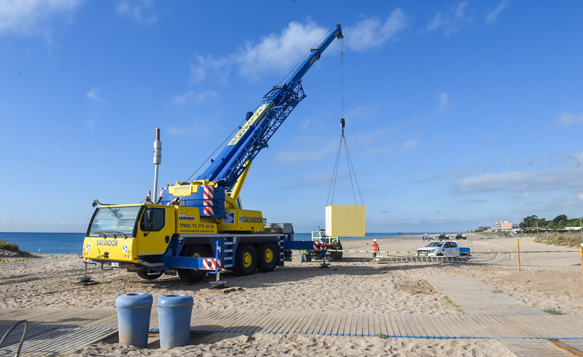 El AMB retira parte del equipamiento playero metropolitano para el invierno