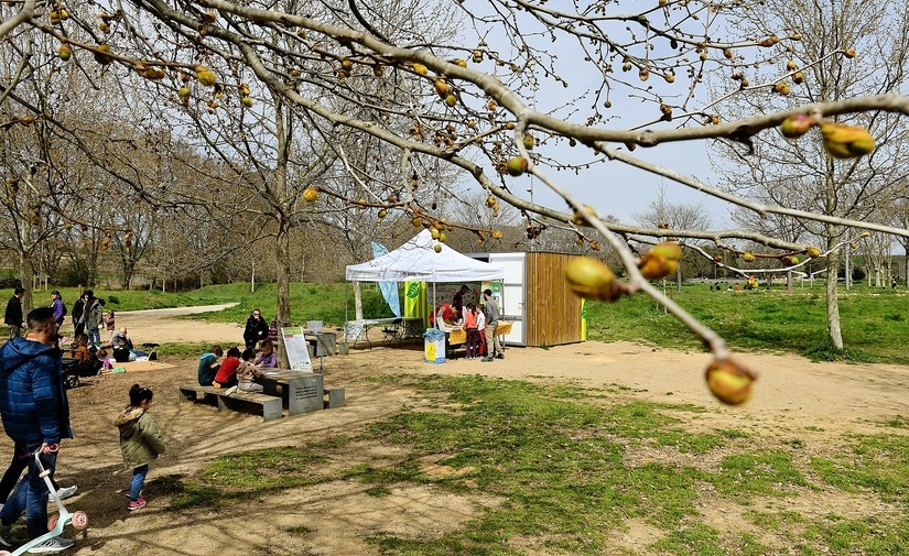 El Área Metropolitana de Barcelona instala equipamientos de educación ambiental en parques y playas