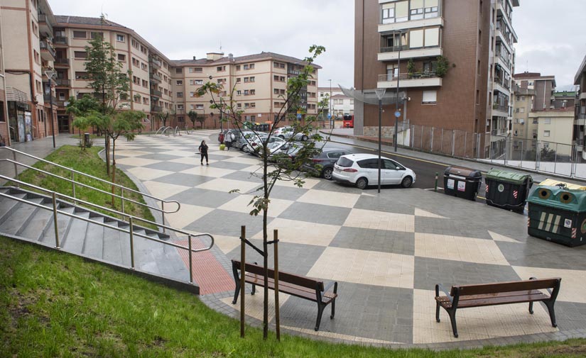 El Ayuntamiento de Bilbao culmina las obras de renovación integral de la Plaza Arabella y un tramo de la Calle Zabalbide