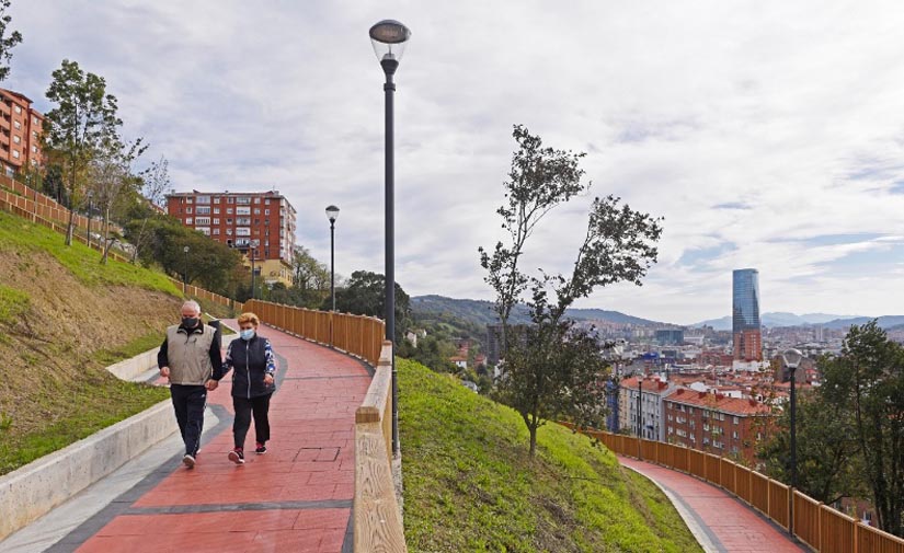 El Ayuntamiento de Bilbao ejecuta en la ladera de Arangoiti una red de caminos peatonales