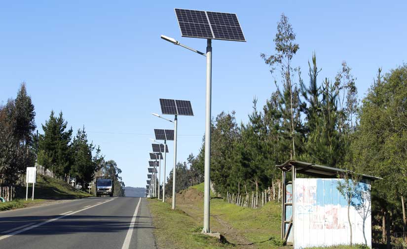 El Ayuntamiento de Estepona implanta un sistema pionero de iluminación con luces LED alimentadas con paneles solares