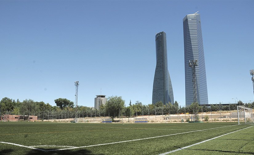 El Ayuntamiento de Madrid instalará césped artificial en todos los campos de fútbol municipales