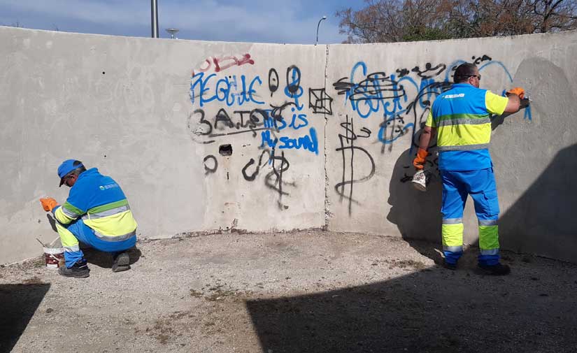 El Ayuntamiento de Palma elimina en ocho meses más de 2.600 pintadas vandálicas