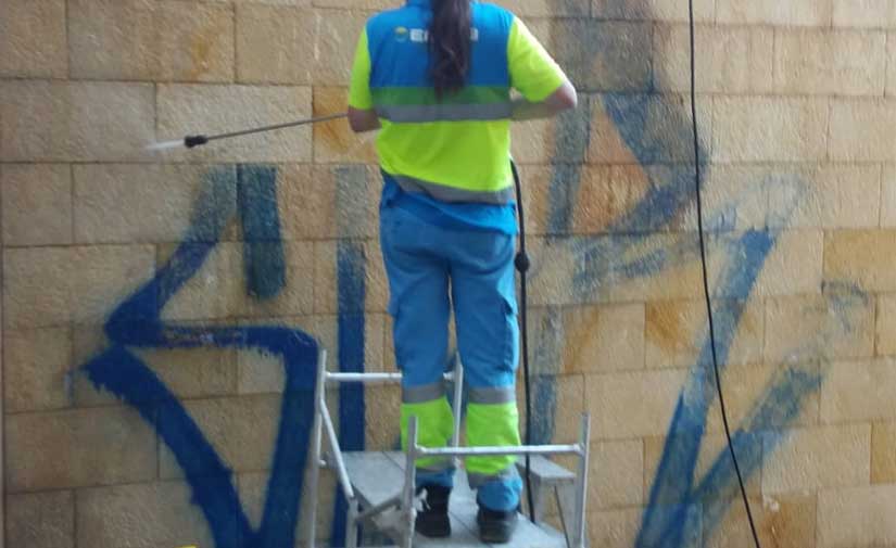 El Ayuntamiento de Palma ha eliminado en los últimos seis meses cerca 2.000 pintadas