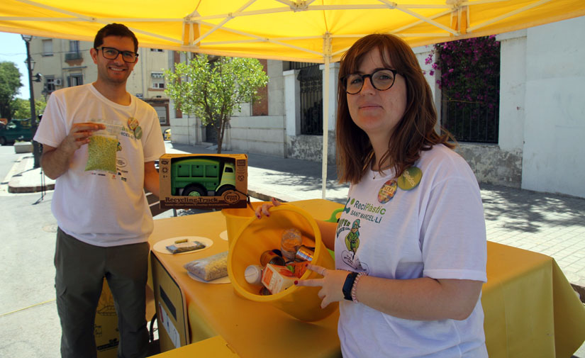 El barrio de Sant Marcel·lí se vuelca con el reciclaje de plástico y la economía circular en sus fiestas