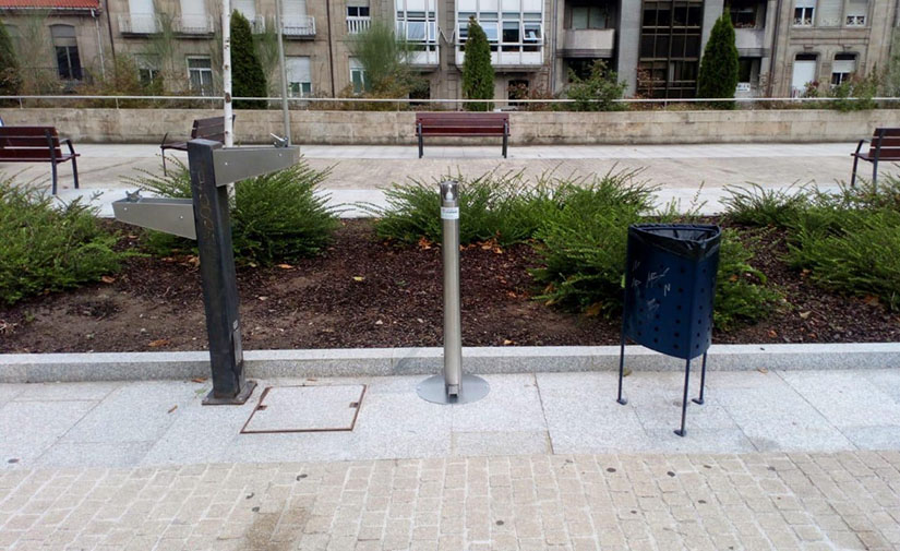 El Concello de Ourense instala 40 dispensadores de gel hidroalcohólico en los parques de la ciudad