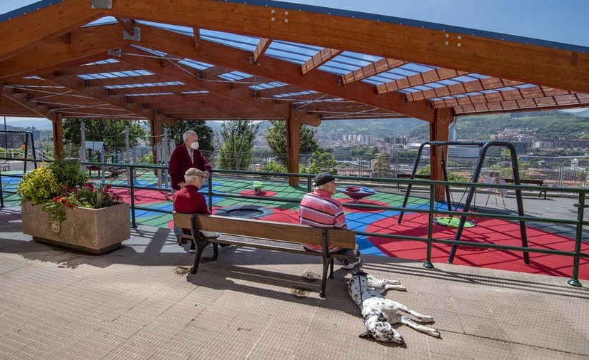 El parque de Arangoiti cuenta ya con una zona infantil completamente renovada