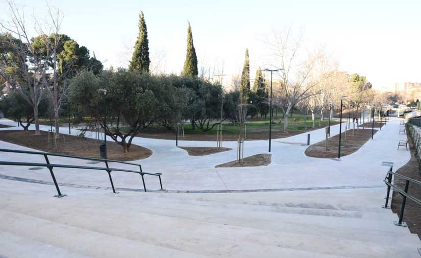 El parque Torre Ramona de Zaragoza mejora sus accesos y renueva mobiliario e iluminación