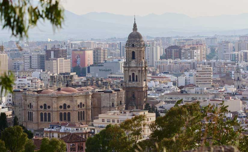 El pleno de Málaga aprueba un incremento de casi 8 millones para el servicio de limpieza, acciones sociales y seguridad