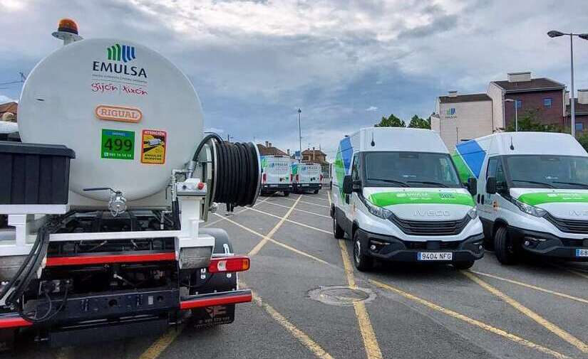 EMULSA moderniza su flota con cuatro nuevos vehículos para la gestión de residuos y mantenimiento urbano