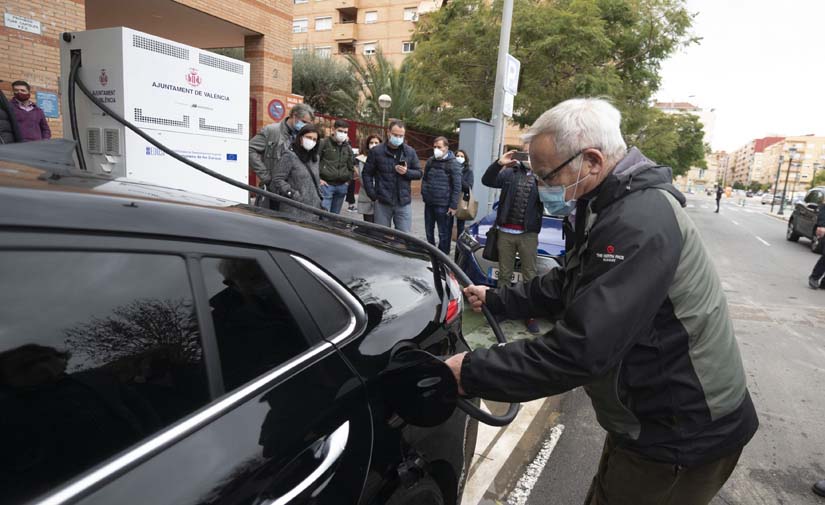 Entran en funcionamiento los tres primeros puntos de recarga rápida en Valencia