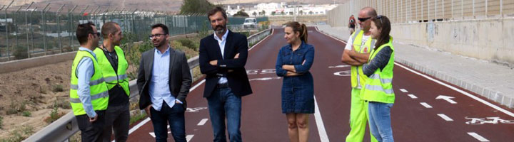 El Cabildo de Lanzarote ultima los trabajos del carril bici de conexión entre el paseo marítimo de Playa Honda y el Aeropuerto