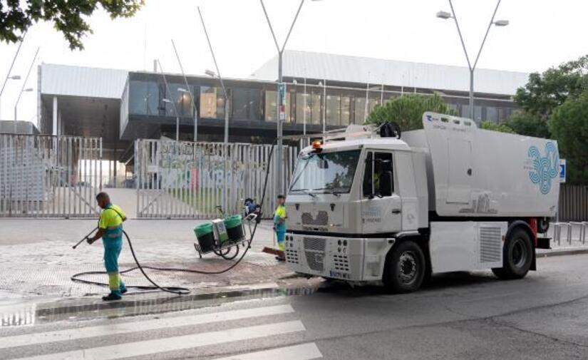 FCC Medio Ambiente comienza a operar con nuevos vehículos eléctricos de riego y baldeo en Madrid