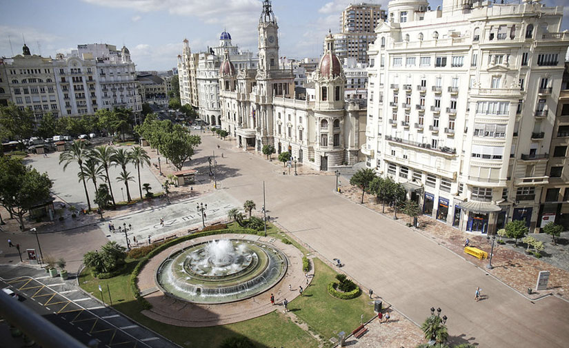 Finaliza la primera fase de la conversión en zona peatonal de la plaza del Ayuntamiento de València