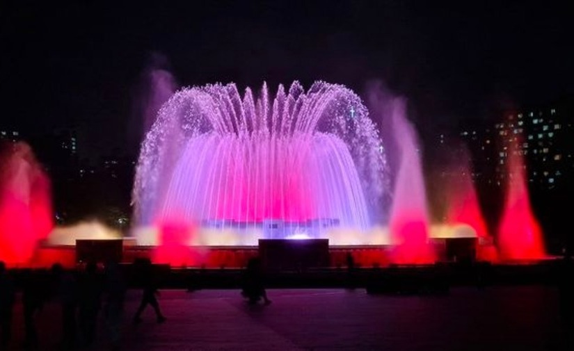 Fuentes de agua ornamentales para embellecer espacios públicos y privados