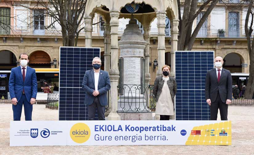 Gipuzkoa firma un convenio para facilitar la instalación de parques solares llamados “ekiolas” en el territorio histórico