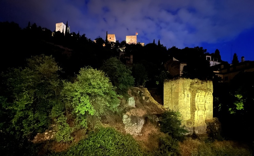 Granada culmina las pruebas para alumbrar la Carrera del Darro