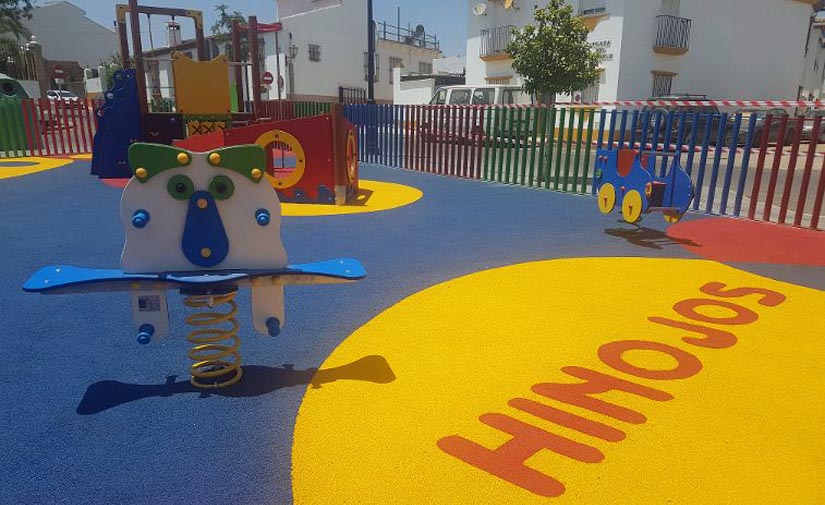 Hinojos luce un nuevo parque infantil en la Plaza del Cañuelo